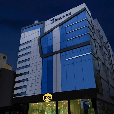 Itsy Hotels N Square 비자야와다 외부 사진
